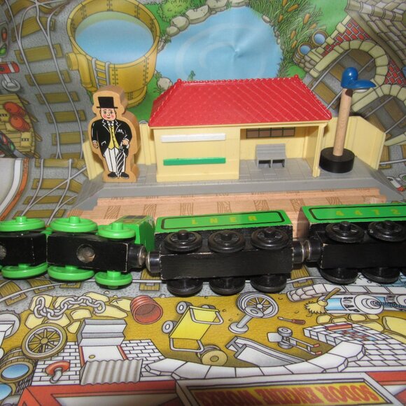 Thomas Wooden Railway Train Engine Track Vintage Flying Scotsman Complete - Picture 4 of 4